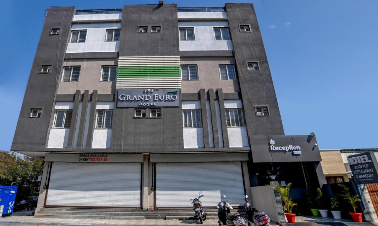 Treebo Grand Euro Pipliyahana Square อินดอร์ ภายนอก รูปภาพ