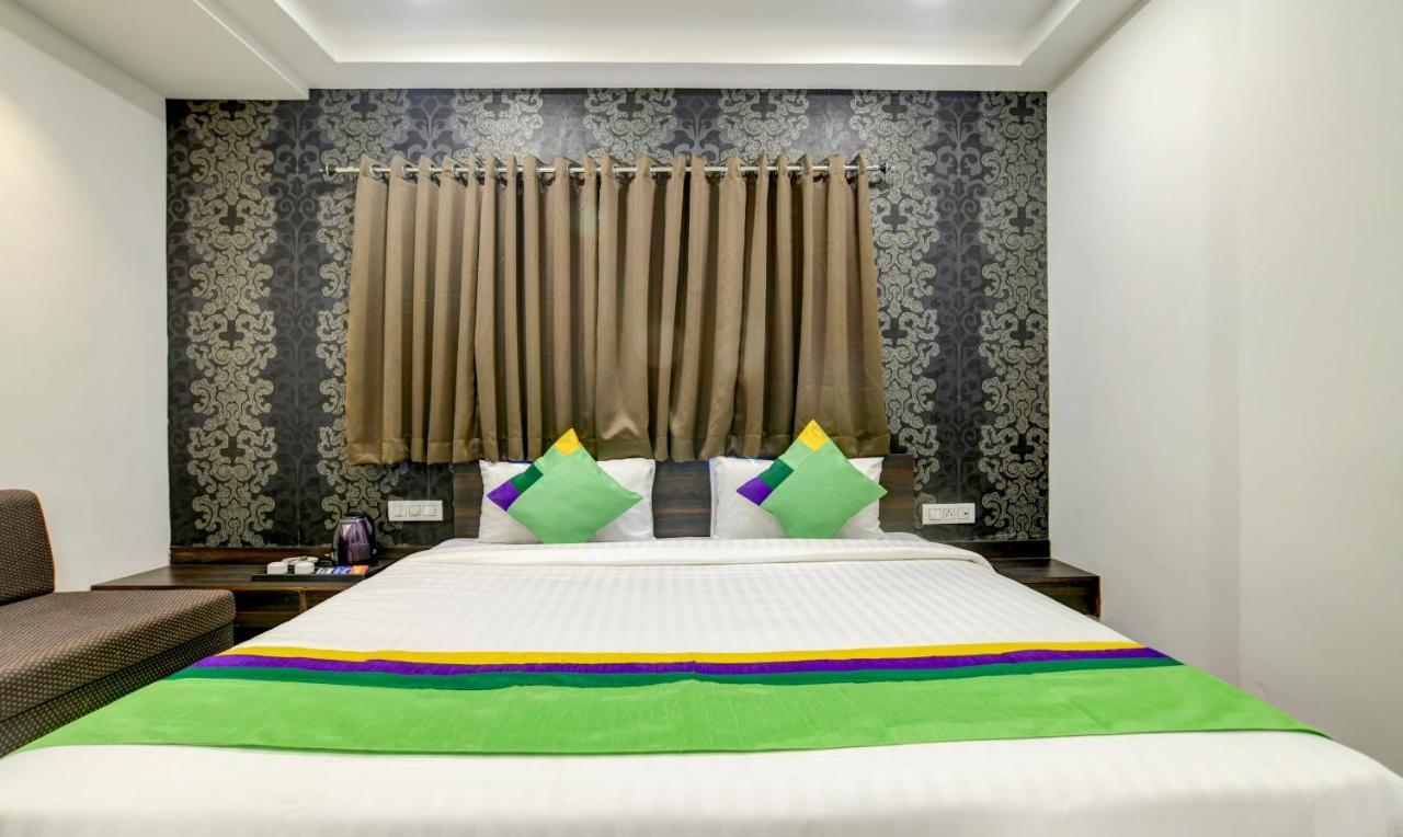 Treebo Grand Euro Pipliyahana Square อินดอร์ ภายนอก รูปภาพ
