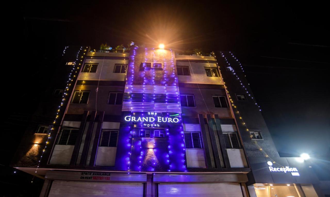 Treebo Grand Euro Pipliyahana Square อินดอร์ ภายนอก รูปภาพ